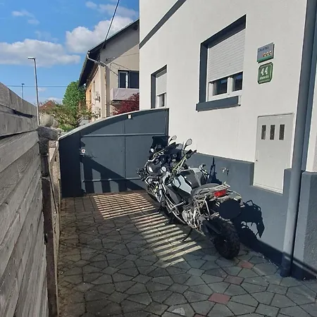 With Free Parking Apartmán *